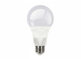 Ampoule LED E27 16W à détecteur de mouvement, forme poire, globe opale et corps blanc, sur fond blanc