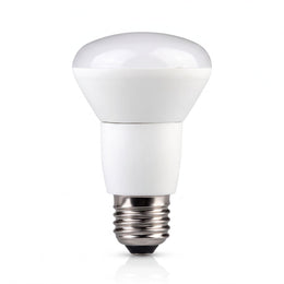 Ampoule LED à réflecteur R63 blanche, culot à vis E27, vue de trois quarts sur fond blanc