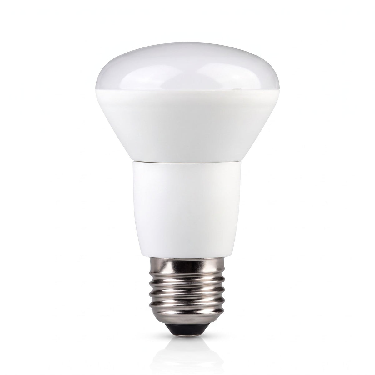 Ampoule LED à réflecteur R63 blanche, culot à vis E27, vue de trois quarts sur fond blanc