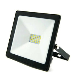 Projecteur LED 20W IP65 à boîtier noir et réflecteur blanc, module LED moyen, avec étrier, sur fond blanc
